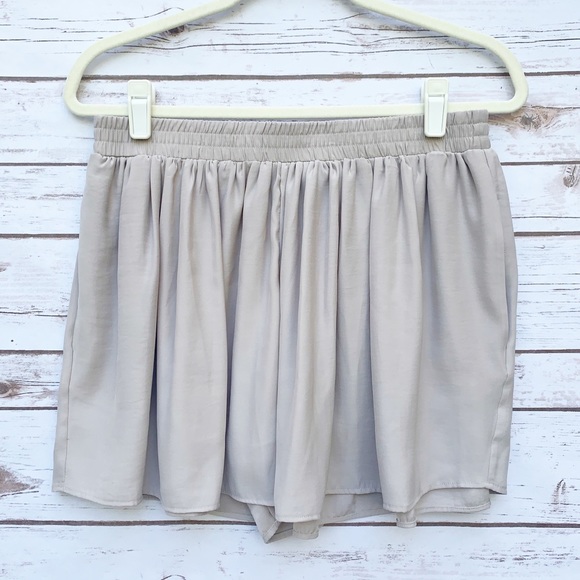 SOLD! BCBGMaxAzria Sheena Play Shorts Light Stone - Picture 3 of 8